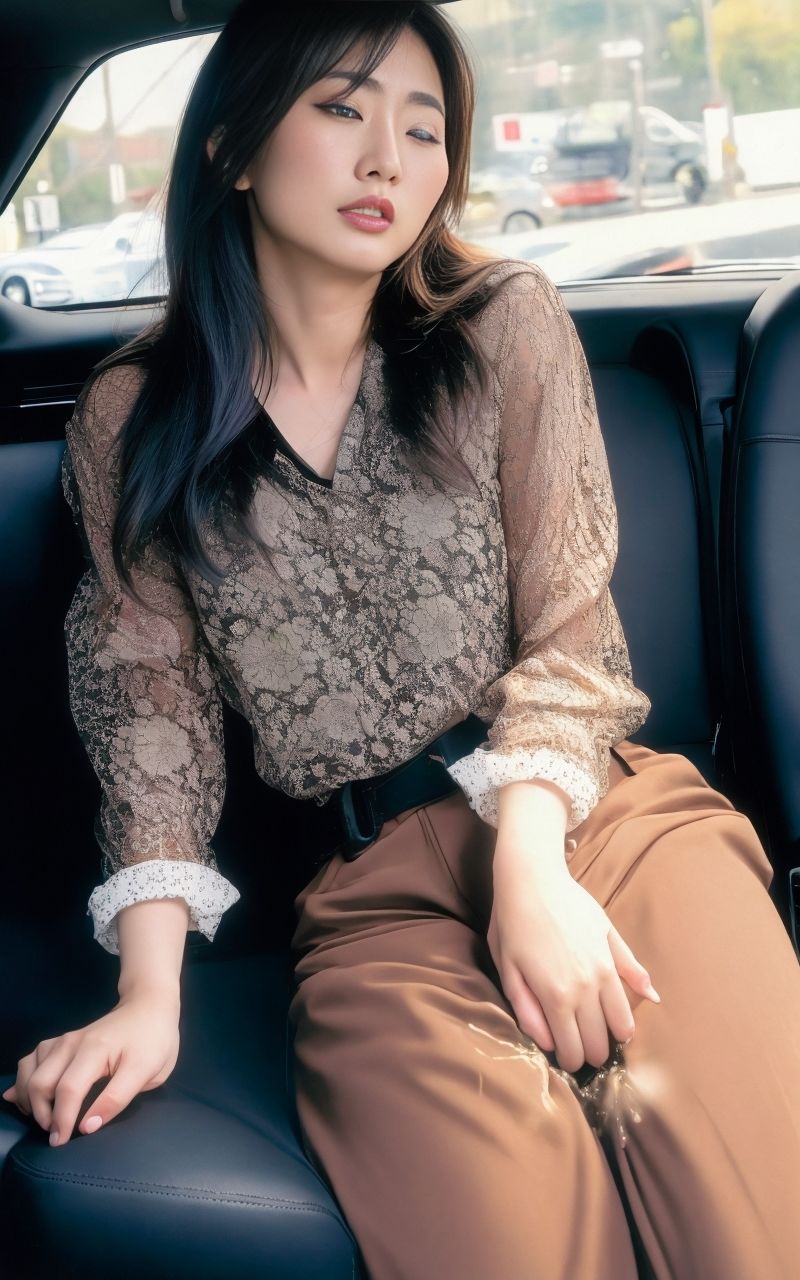 人妻車内おもらし サンプル1ページ目