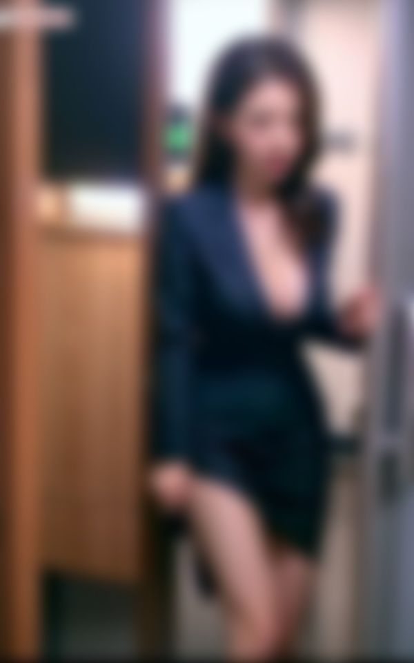 【僕らの妄想シリーズ】憧れの美人OLの先輩の更衣室を覗き見 サンプル5ページ目