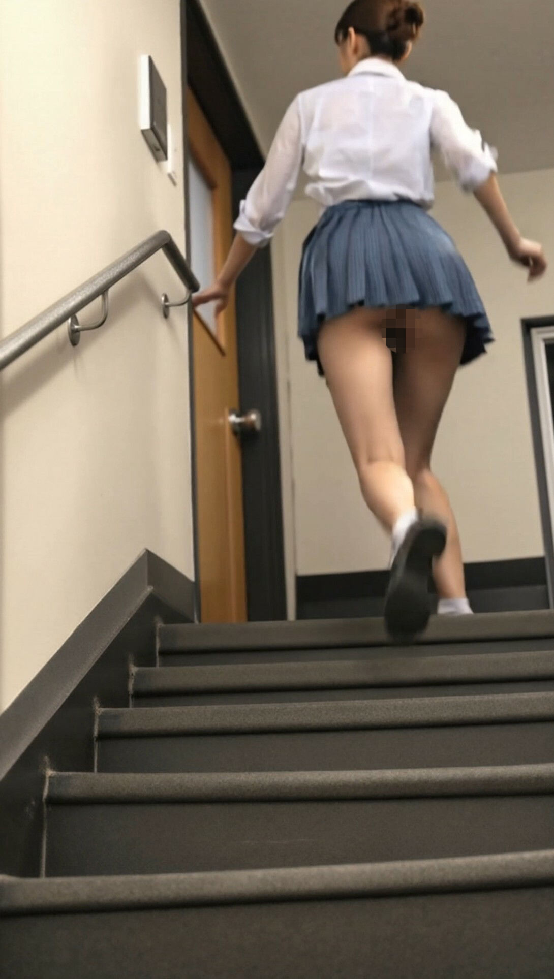 青チェックスカートのJKの動画 サンプル5ページ目