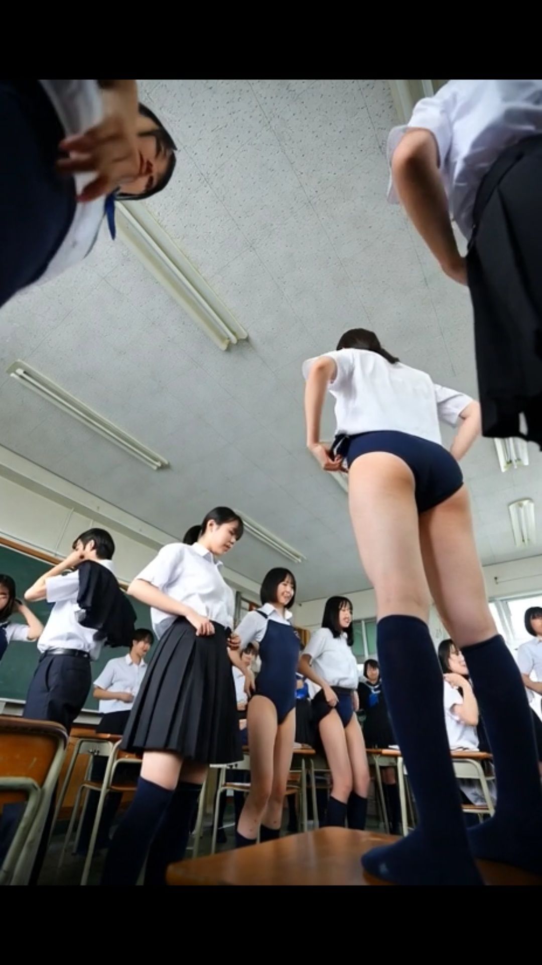 女子校生 パンチラ盗撮 JK ローアングル撮影 階段 逆さ撮り＆内科検診 素人 着替え 宅飲み会 プール 更衣室 教室 ブラチラ サンプル10ページ目