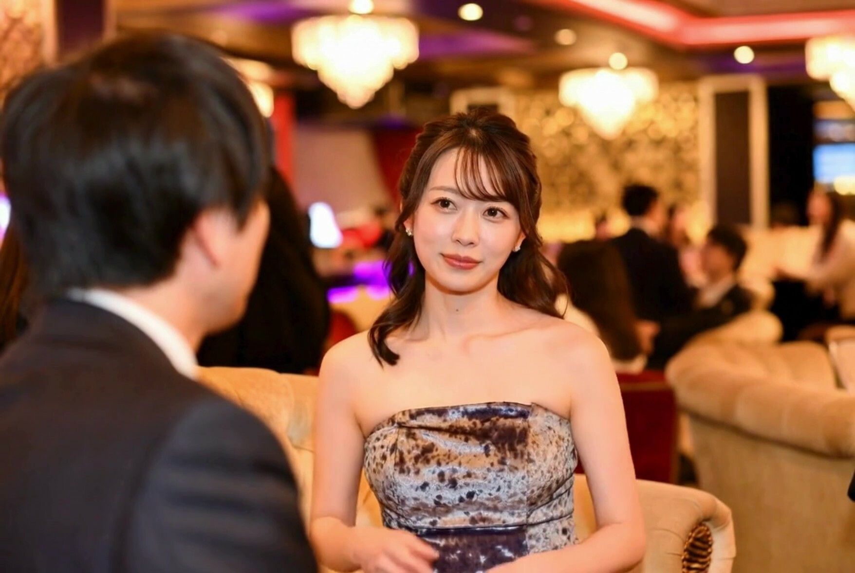 【厳選美人キャバ嬢43名】乳首ポロリ天国！〜見せたがるエロキャバのちくび全部見せちゃいます〜 サンプル7ページ目