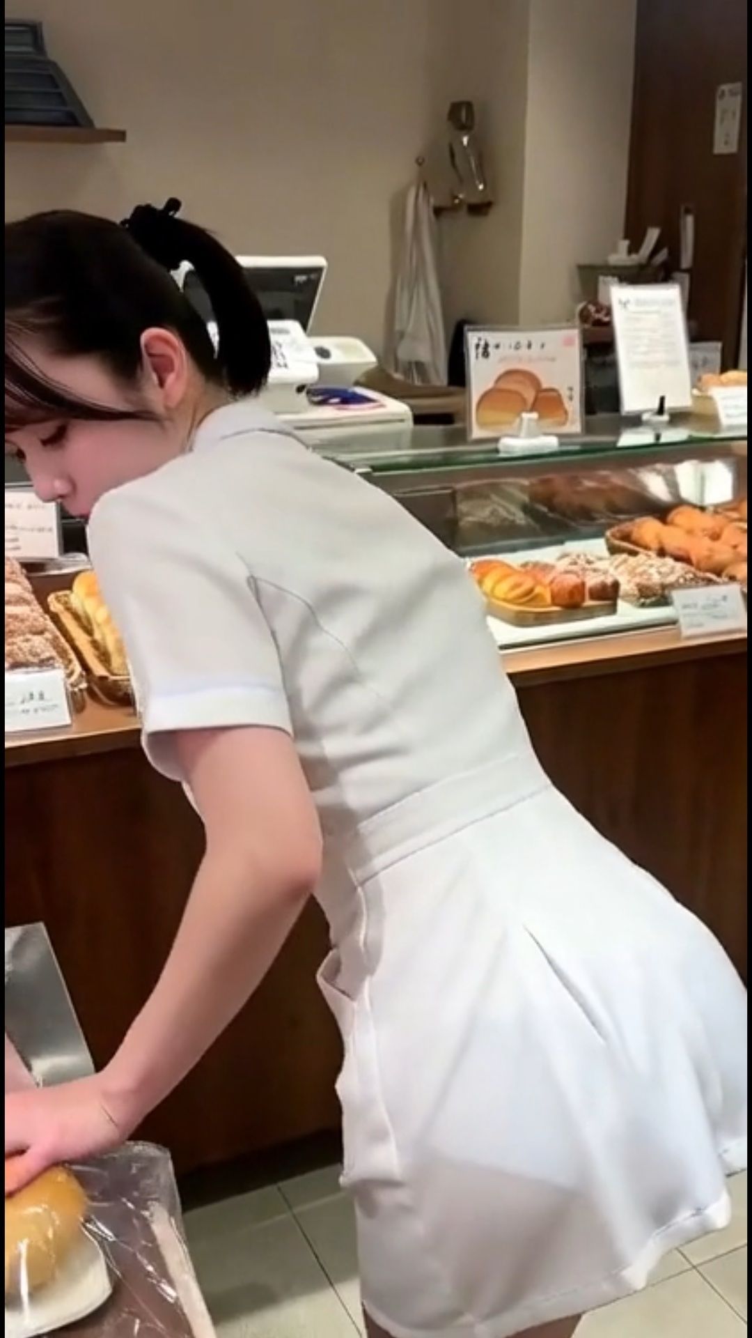 はたらく女性 OL ハプニング 新入社員 盗撮 パンチラ ブラチラ パンティ 職場 ナース 歯科助手 スチュワーデス サンプル6ページ目