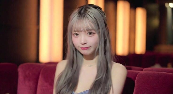 【キャバ嬢33人】いきなり服を脱いでガニ股腰振り変態ダンス【周りも唖然！！】 サンプル7ページ目