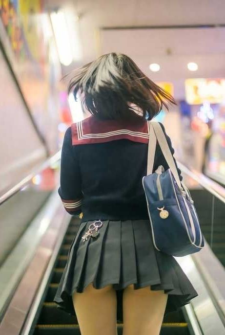 盗撮風動画 vol.6 女子校生エスカレーター編 サンプル3ページ目