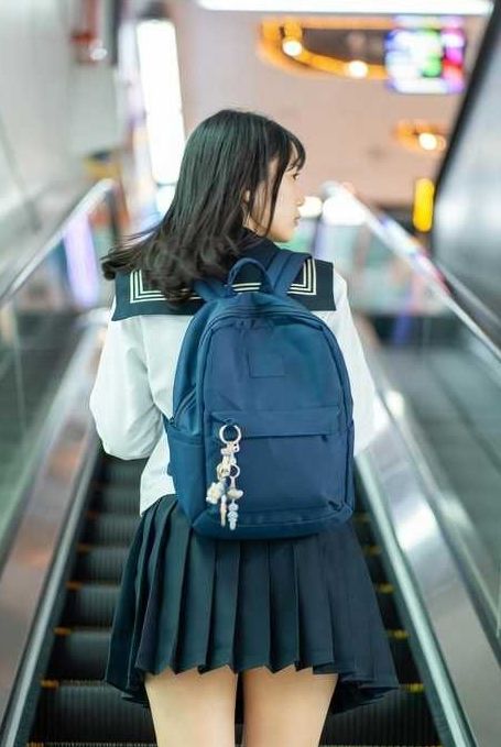 盗撮風動画 vol.6 女子校生エスカレーター編 サンプル4ページ目