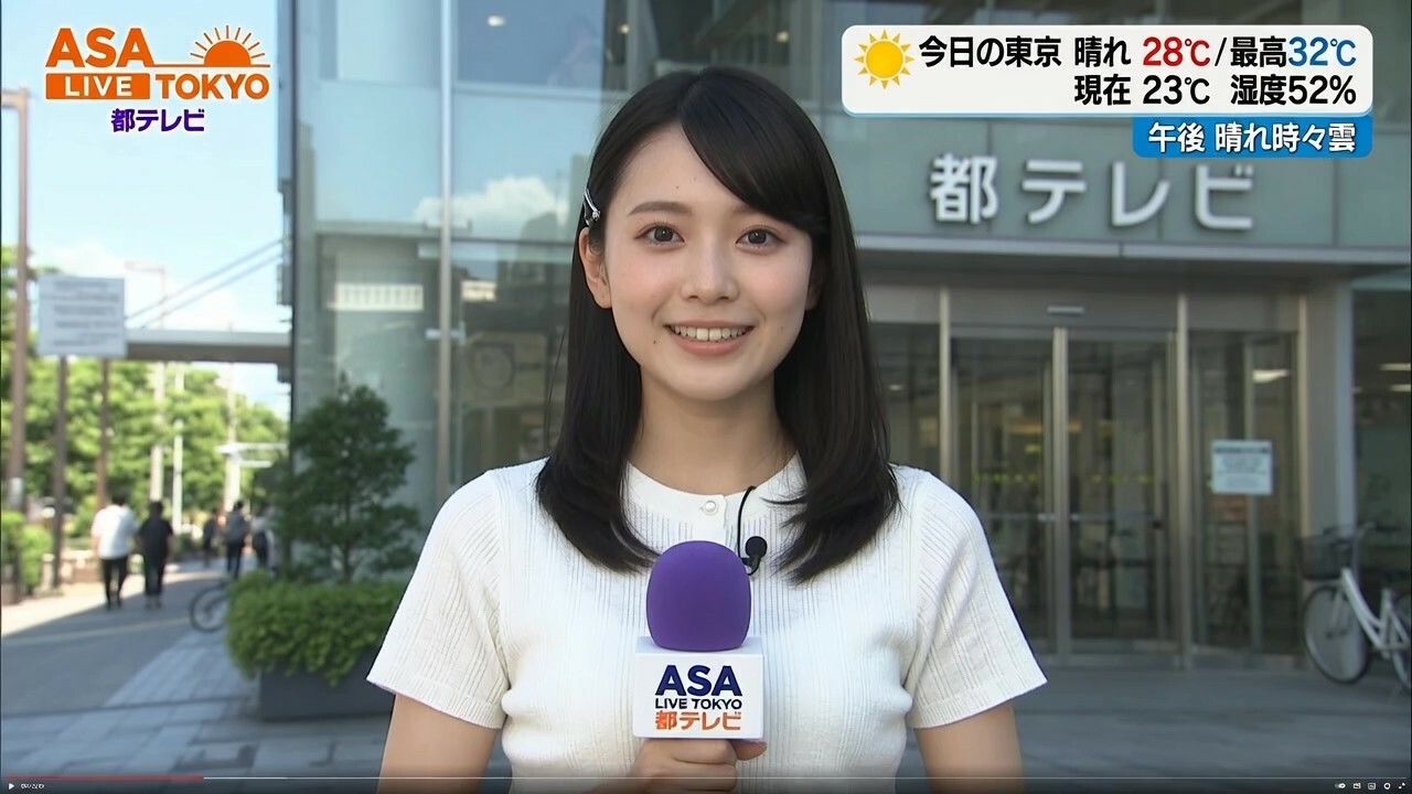 【女子アナ60人】生中継で突然服を破られておっぱい丸出し！！パニック！！ サンプル2ページ目