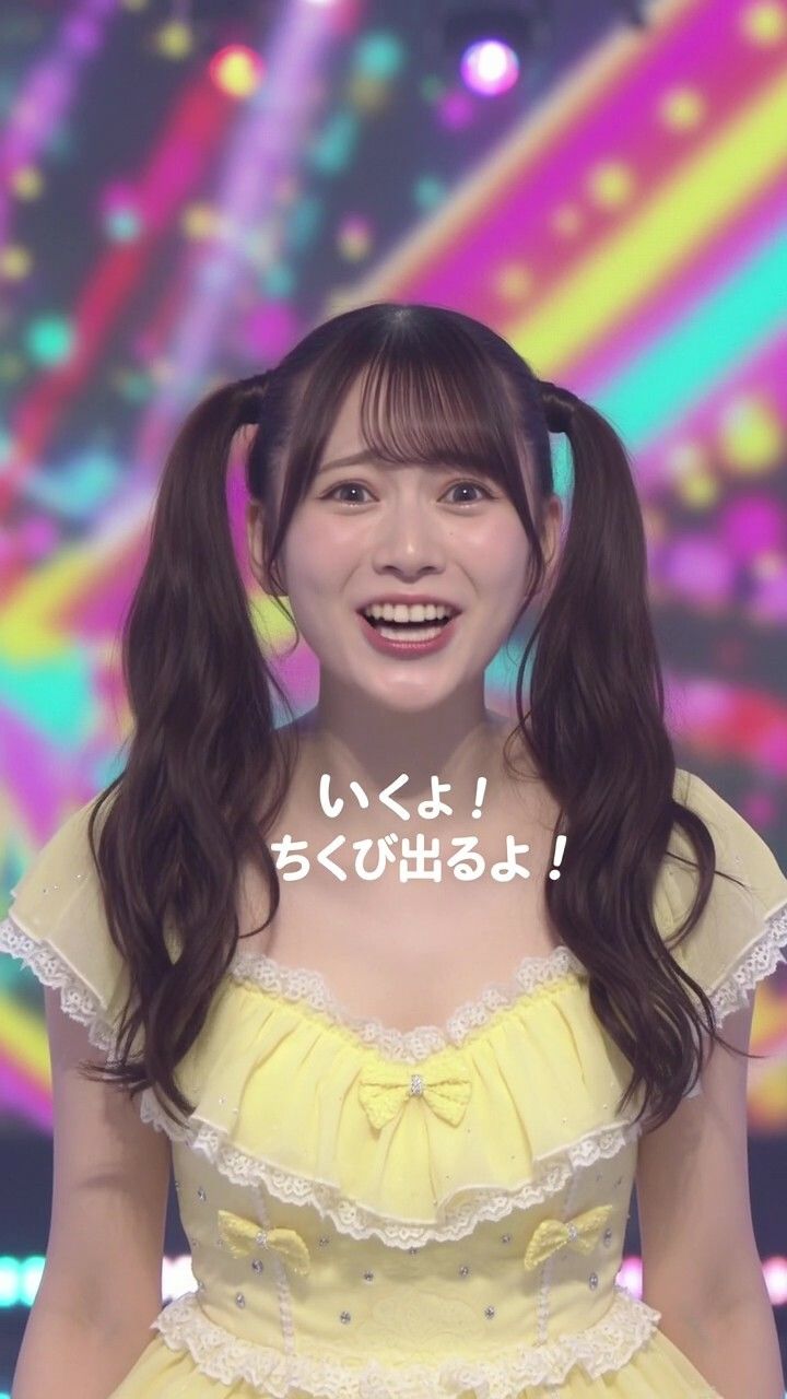 アイドルがライブ中にテンション上がりすぎて「出るよ！乳首出るよ！」と叫びながら服を破り捨ておっぱい全開！  大勢のファンが見てる前で乳首見せびらかし連発の衝撃映像 サンプル4ページ目