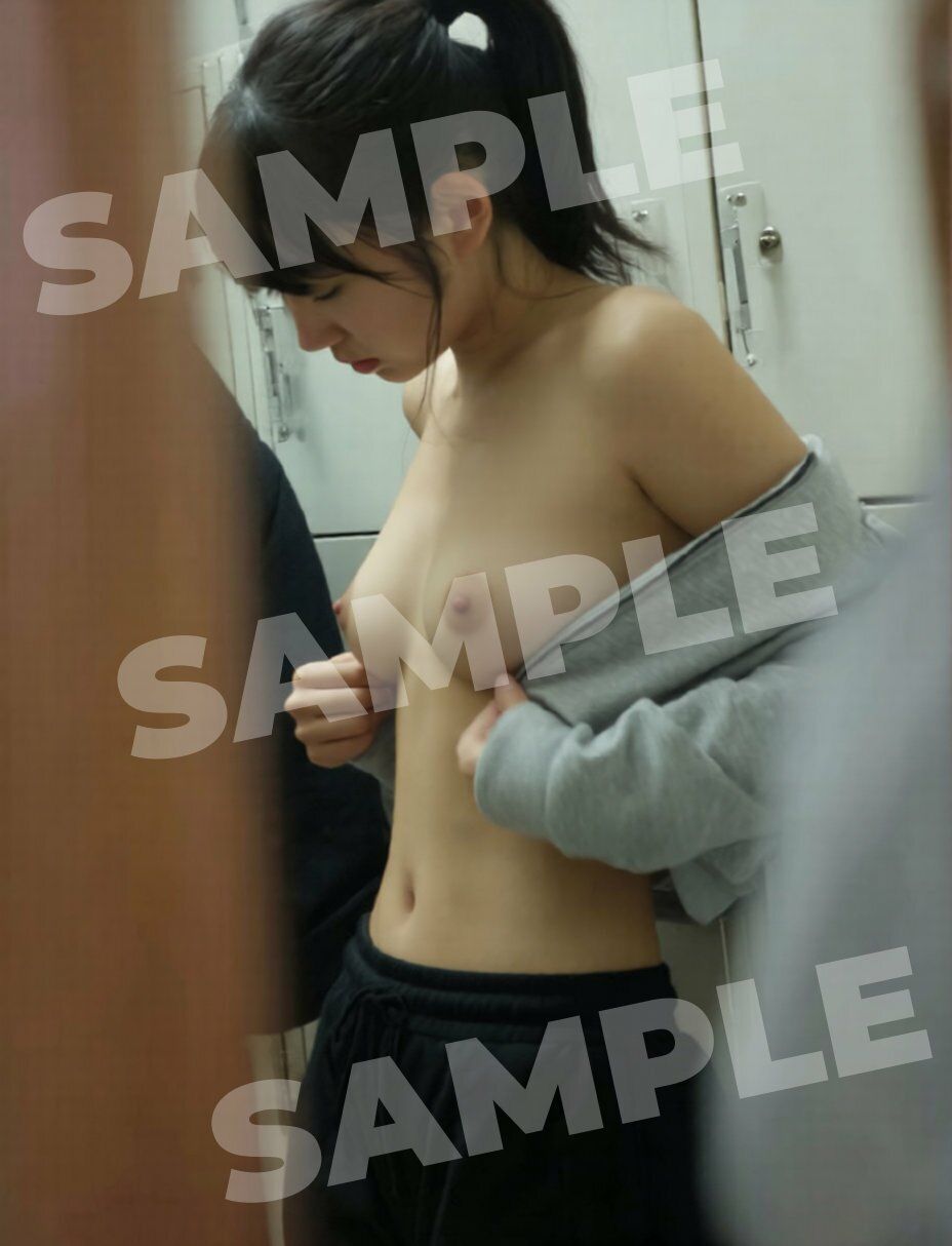 AIでしか覗けない、好奇心と背徳感の世界「更衣室」IIーnakedー サンプル3ページ目