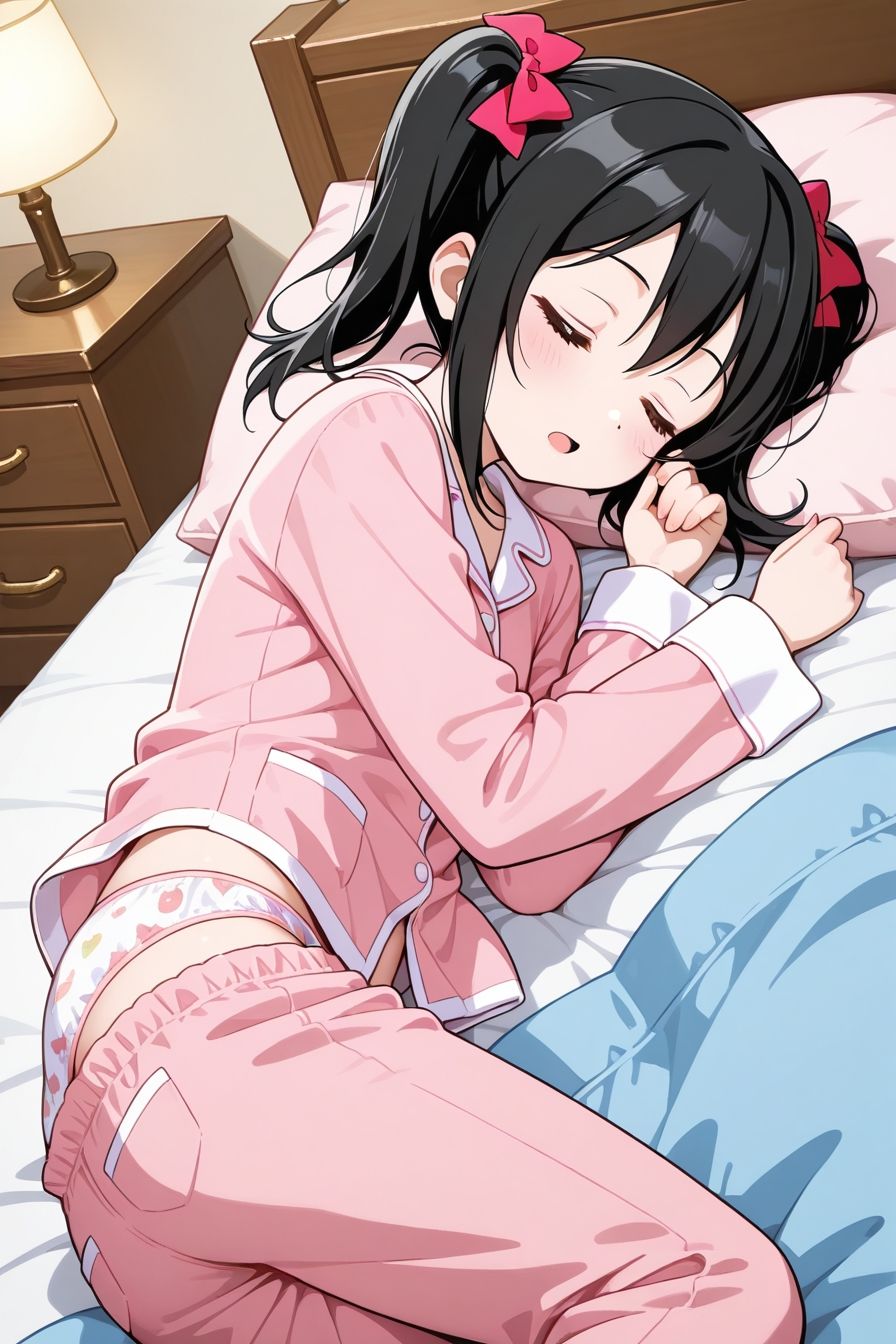 熟睡無防備アイドルにえっちないたずら！ サンプル1ページ目