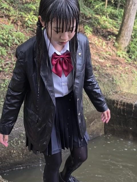 【AI動画259本】着衣ずぶ濡れ WET COLLECTION Vol.2｜池・川で全身びしょ濡れ サンプル1ページ目