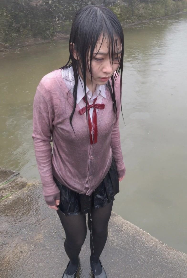 【AI動画259本】着衣ずぶ濡れ WET COLLECTION Vol.2｜池・川で全身びしょ濡れ サンプル4ページ目