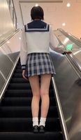 ［AI動画・スマホ特化］ エスカレータで見かけた可愛い子…やることやってるんだ…〇K編 サンプル4ページ目