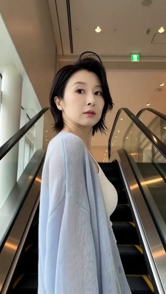 ［AI動画・スマホ特化］ エスカレータで見かけた淑女な奥様…やることやってるんだ…熟女編 サンプル9ページ目