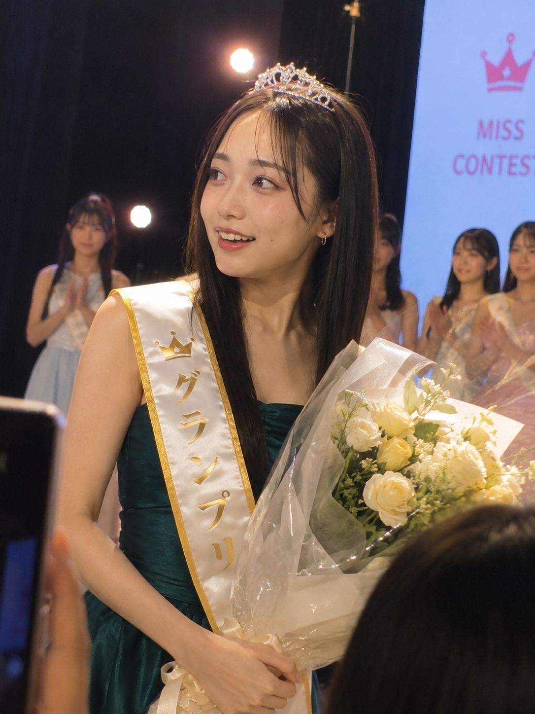 全裸ミスコン サンプル8ページ目