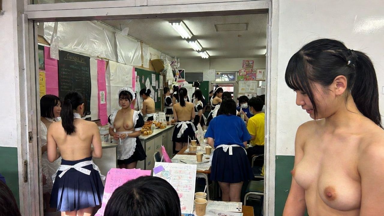 学園祭でおっぱい丸出しのメイドカフェ！授乳体験あり！ サンプル1ページ目