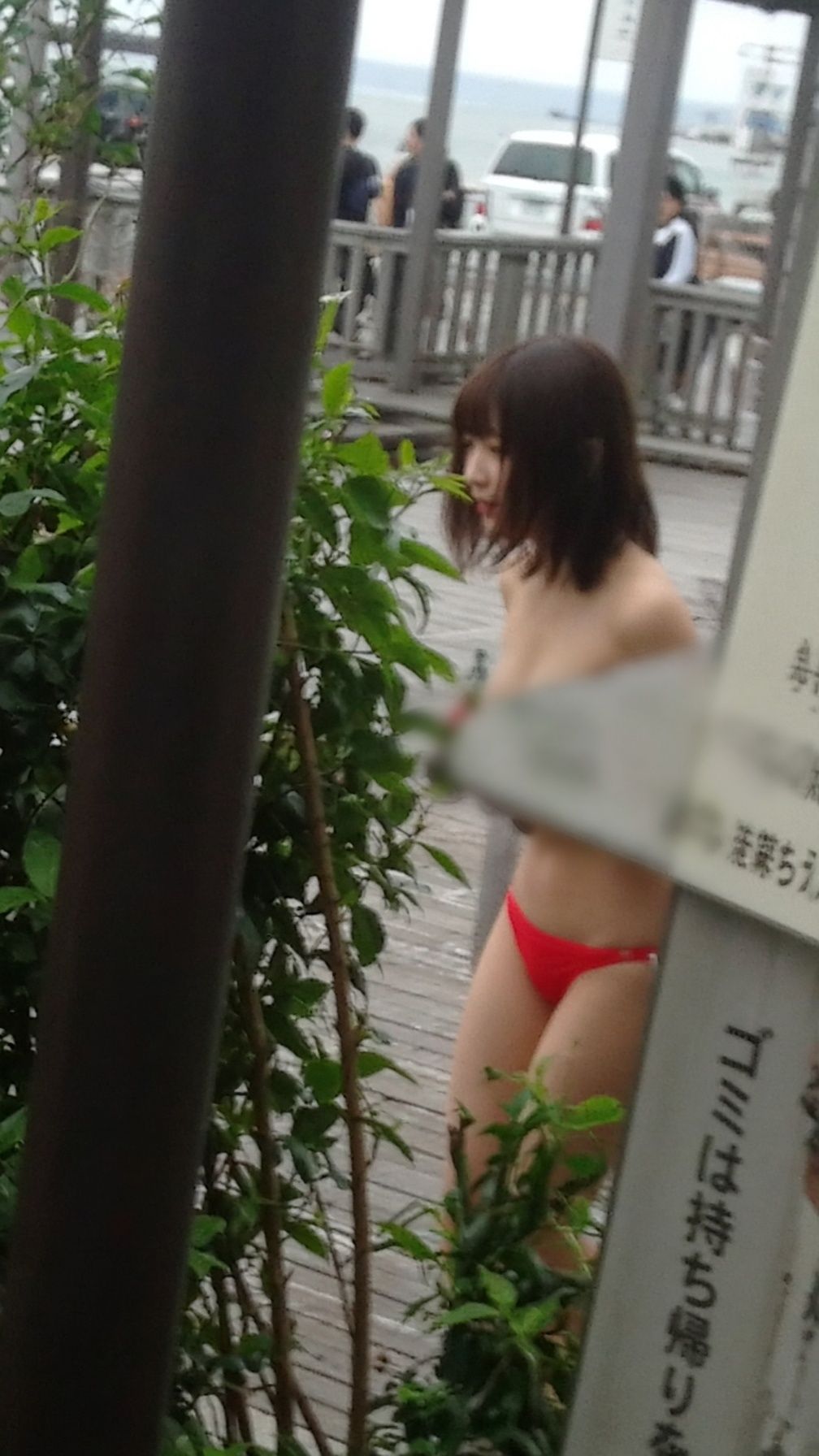 街中で露出する女たち サンプル3ページ目