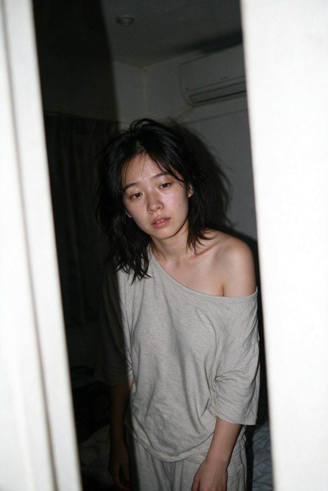 ［実写級］壁の薄い部屋に置き忘れたカメラ ─ 隣の奥さん（25）・テープ28本 サンプル4ページ目