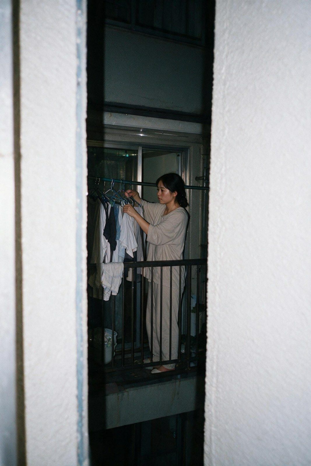 ［実写級］壁の薄い部屋に置き忘れたカメラ ─ 隣の奥さん（25）・テープ28本 サンプル6ページ目